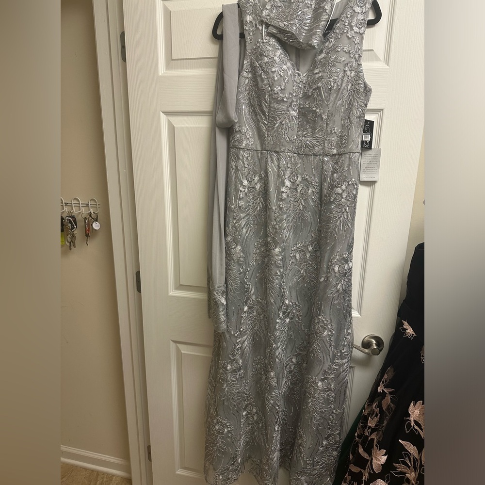 Elegant Gray Lace Evening Dress